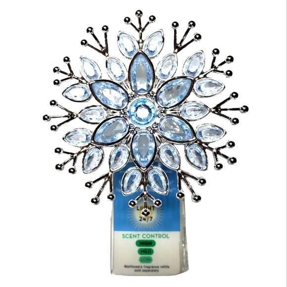 Bath & Body Works Other - Snowflake Wallflowers Fragrance Plug